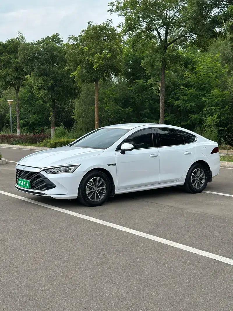 Qin PLUS DM 2024 Glory Edition DM-i 55KM Leading Model — миниатюра 1
