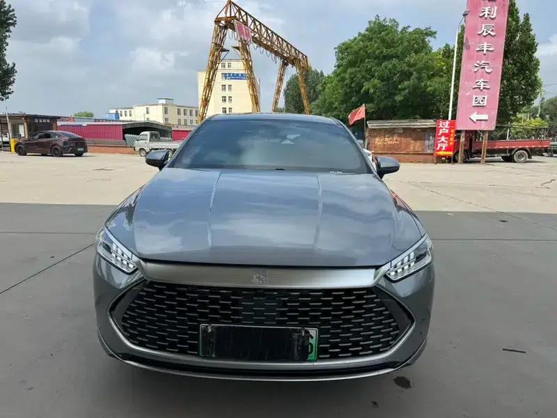 Qin PLUS DM 2024 Glory Edition DM-i 55KM Leading Model — миниатюра 2