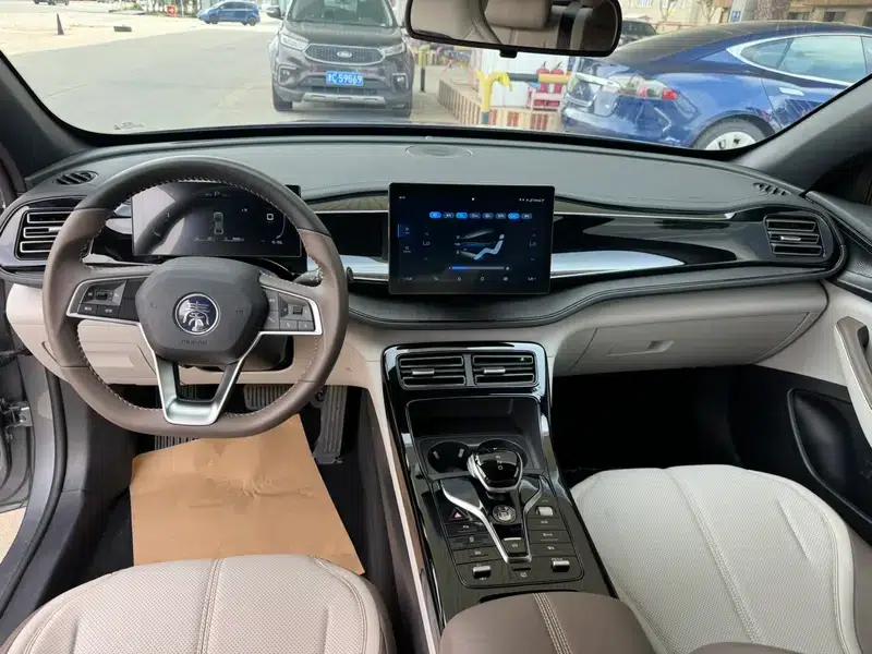 Qin PLUS DM 2024 Glory Edition DM-i 55KM Leading Model — миниатюра 8