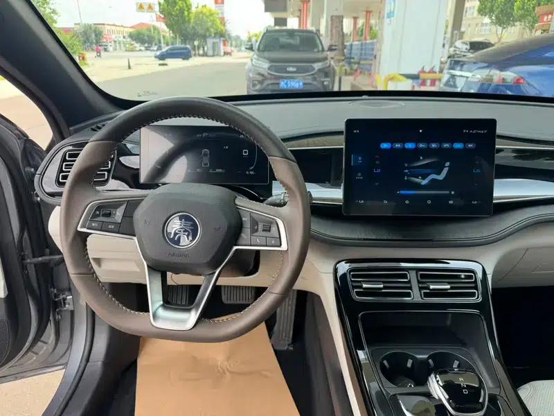 Qin PLUS DM 2024 Glory Edition DM-i 55KM Leading Model — миниатюра 9