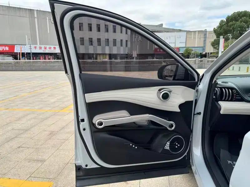 Yuan PLUS 2024 Glory Edition 430KM Leading Model — миниатюра 28