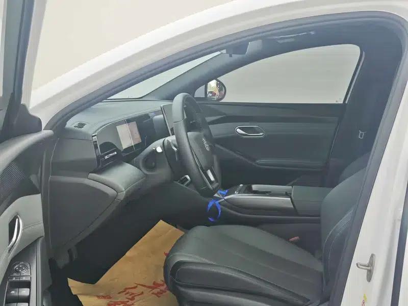 Qin L EV 2025 470KM Leading Edition — миниатюра 8