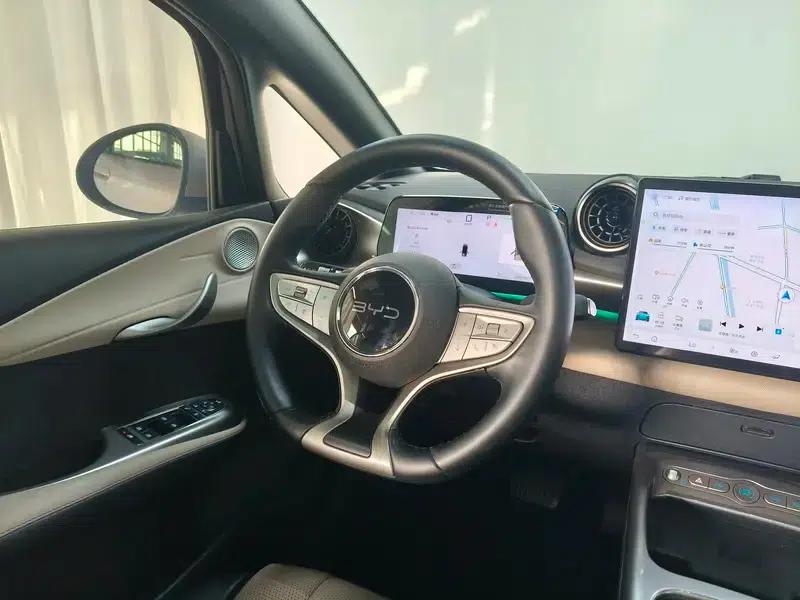 Dolphin 2025 Smart Driving Edition 410KM Fashion Edition — миниатюра 16