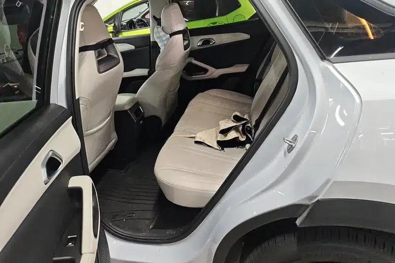 Yuan UP 2025 Smart Driving Edition 401KM Vitality Edition — миниатюра 16