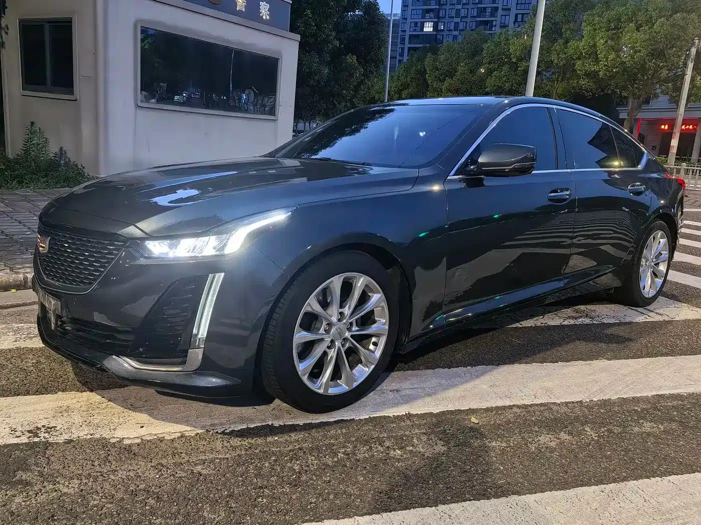 2022 Cadillac CT5 28T Luxury — миниатюра 1