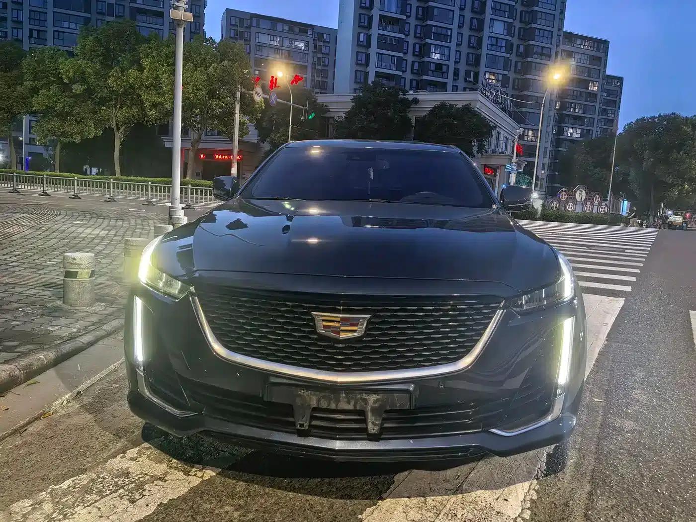 2022 Cadillac CT5 28T Luxury — миниатюра 2