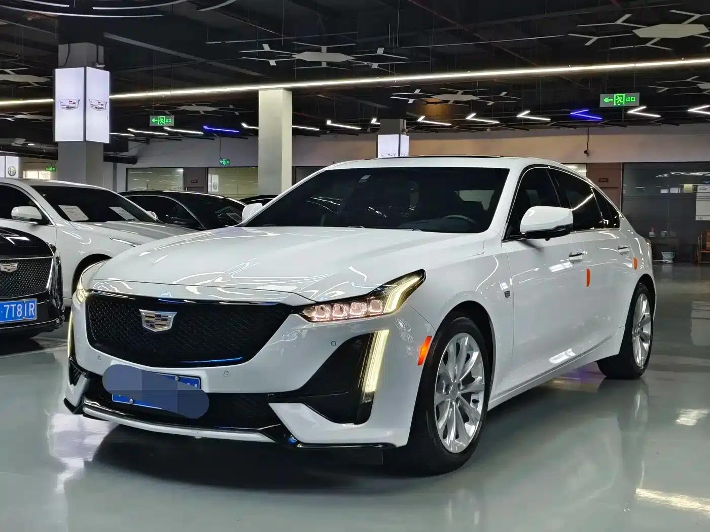 2022 Cadillac CT5 28T Luxury — миниатюра 1