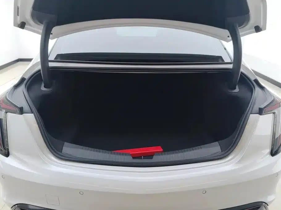 2023 Cadillac CT5 28T Platinum Edition — миниатюра 4