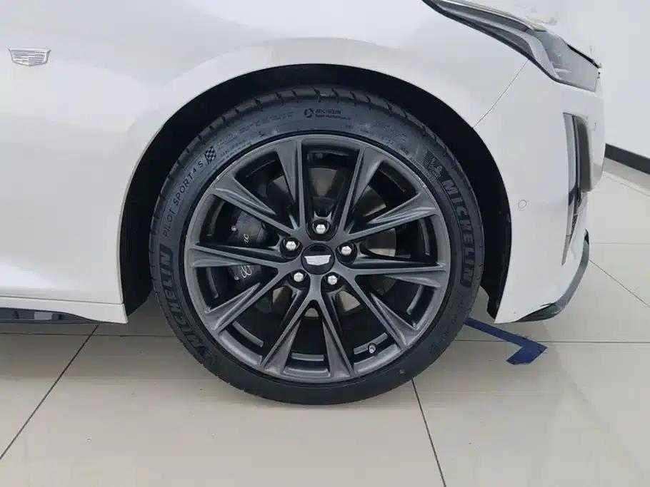 2023 Cadillac CT5 28T Platinum Edition — миниатюра 6