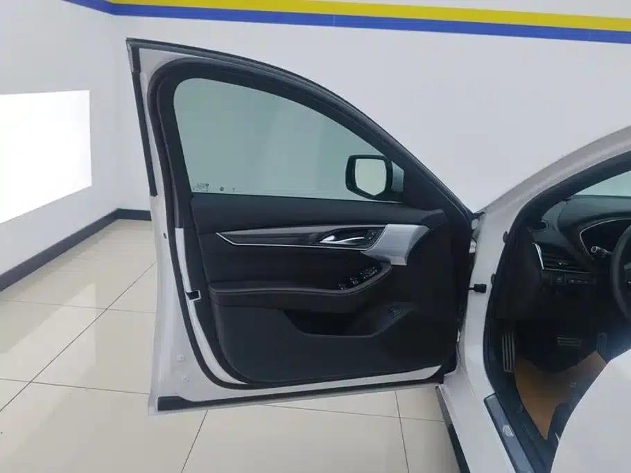2023 Cadillac CT5 28T Platinum Edition — миниатюра 7