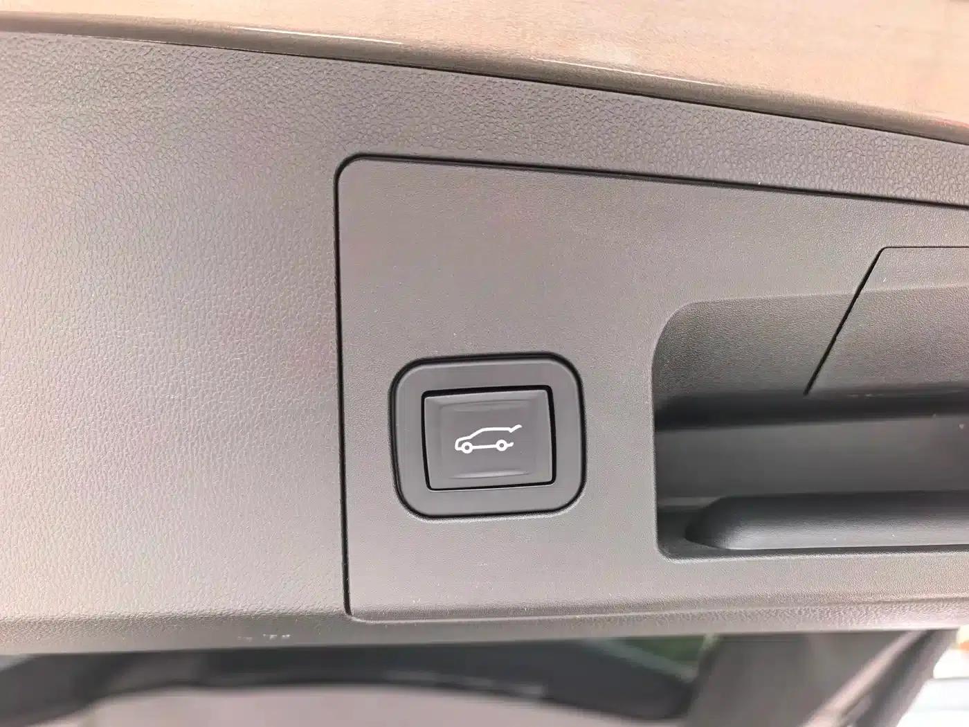 2016 Cadillac XT5 25T Luxury — миниатюра 12