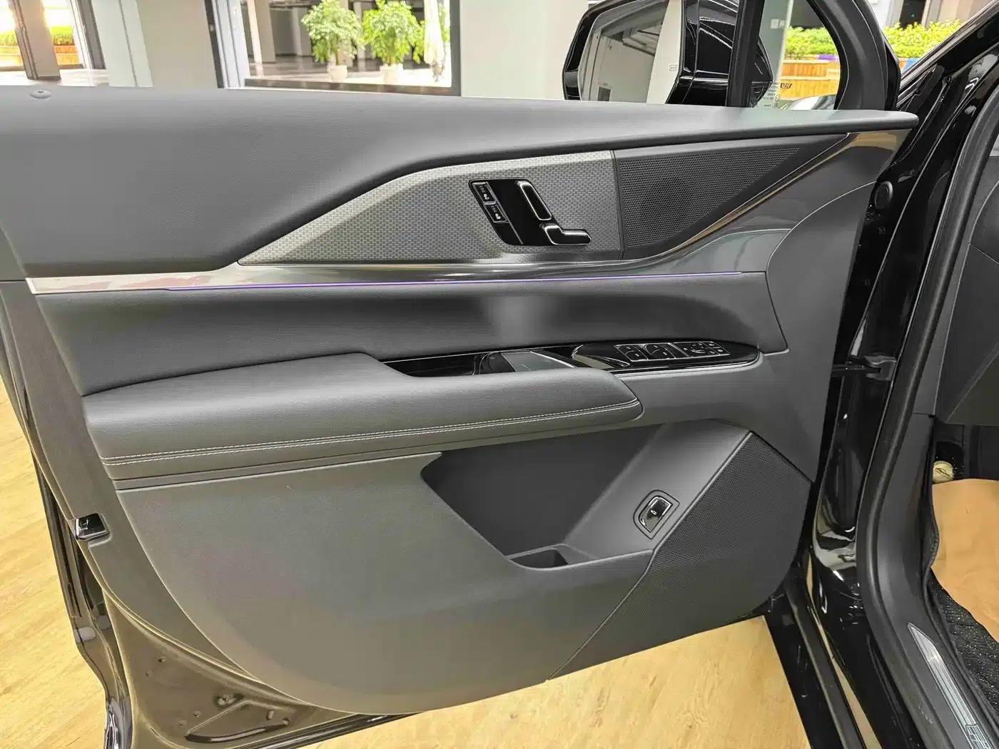 Cadillac XT5 2026 2.0T Metropolitan Edition — миниатюра 8