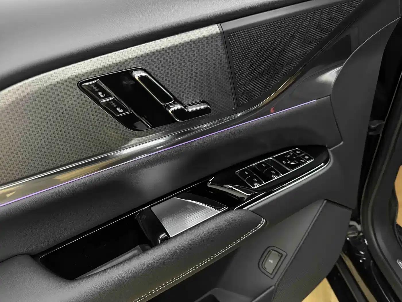 Cadillac XT5 2026 2.0T Metropolitan Edition — миниатюра 9