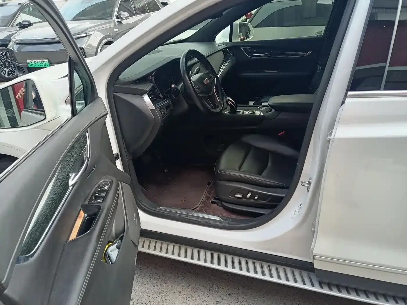 Cadillac XT5 2022 2.0T 2WD Luxury — миниатюра 2