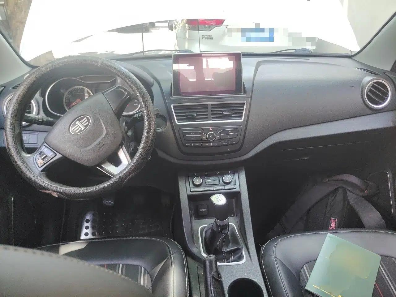 Bestune X40 2017 1.6L Manual Luxury Edition — миниатюра 9