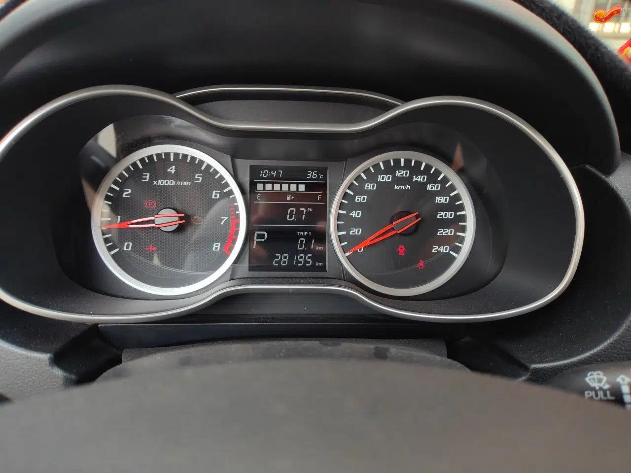 Bestune X40 2019 1.6L Automatic Luxury Edition China VI — миниатюра 11