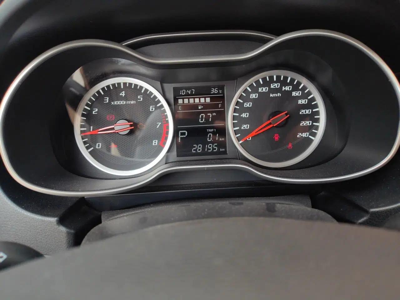 Bestune X40 2019 1.6L Automatic Luxury Edition China VI — миниатюра 12