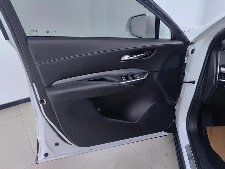 2022 Cadillac XT4 28T Two-Wheel Drive Luxury — миниатюра 7