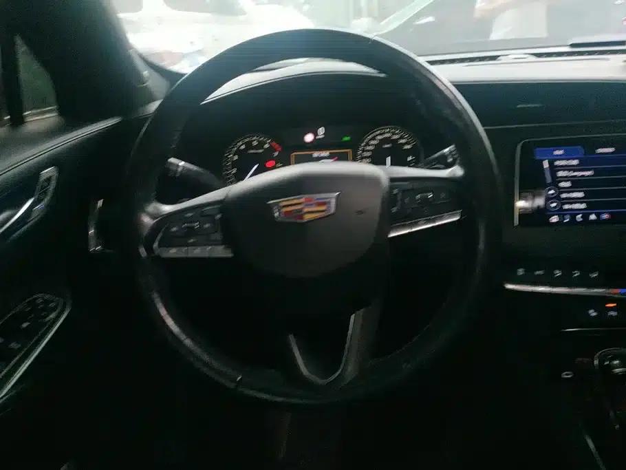 Cadillac XT4 2020 28T Two-Wheel Drive Premium Edition — миниатюра 15