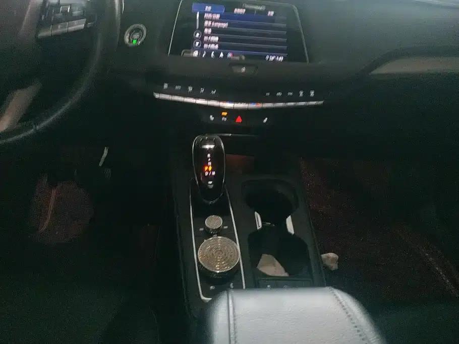Cadillac XT4 2020 28T Two-Wheel Drive Premium Edition — миниатюра 16