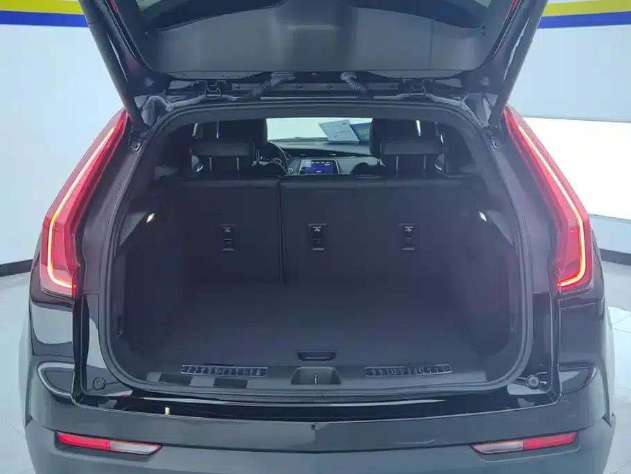 2022 Cadillac XT4 28T Two-Wheel Drive Luxury — миниатюра 4