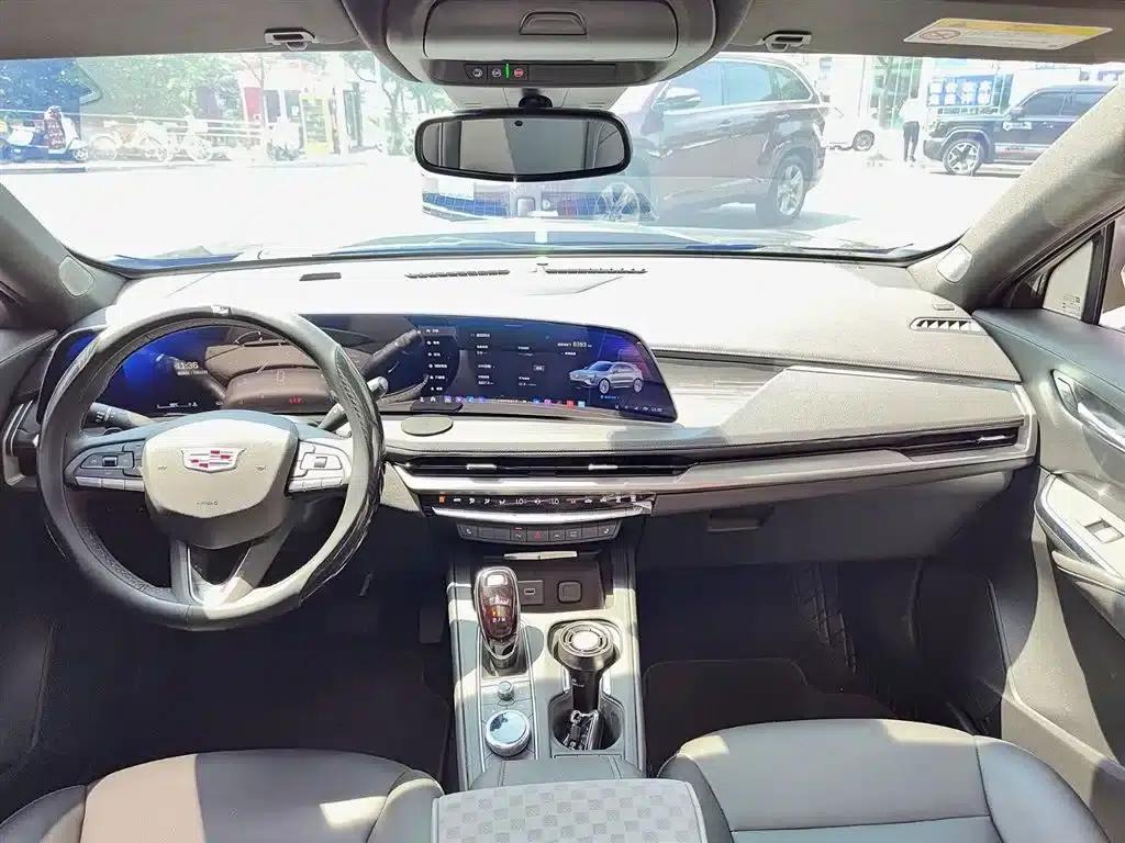 2024 Cadillac XT4 28T Two-Wheel Drive Luxury — миниатюра 10