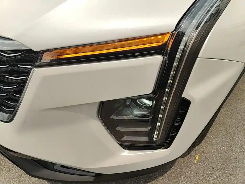 2024 Cadillac XT4 28T Two-Wheel Drive Luxury — миниатюра 24