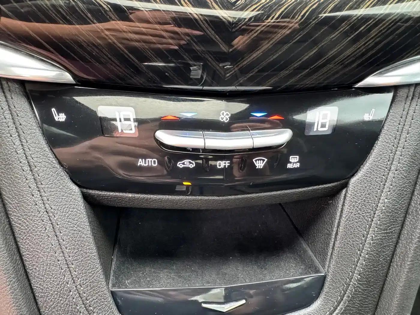 2020 Cadillac XT6 28T Six-Seat AWD Luxury — миниатюра 17