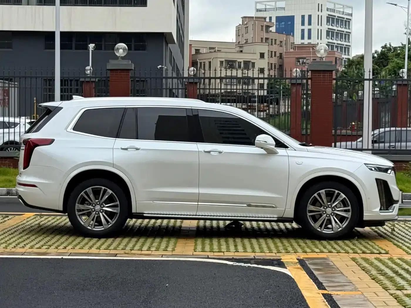 2020 Cadillac XT6 28T Six-Seat AWD Luxury — миниатюра 25
