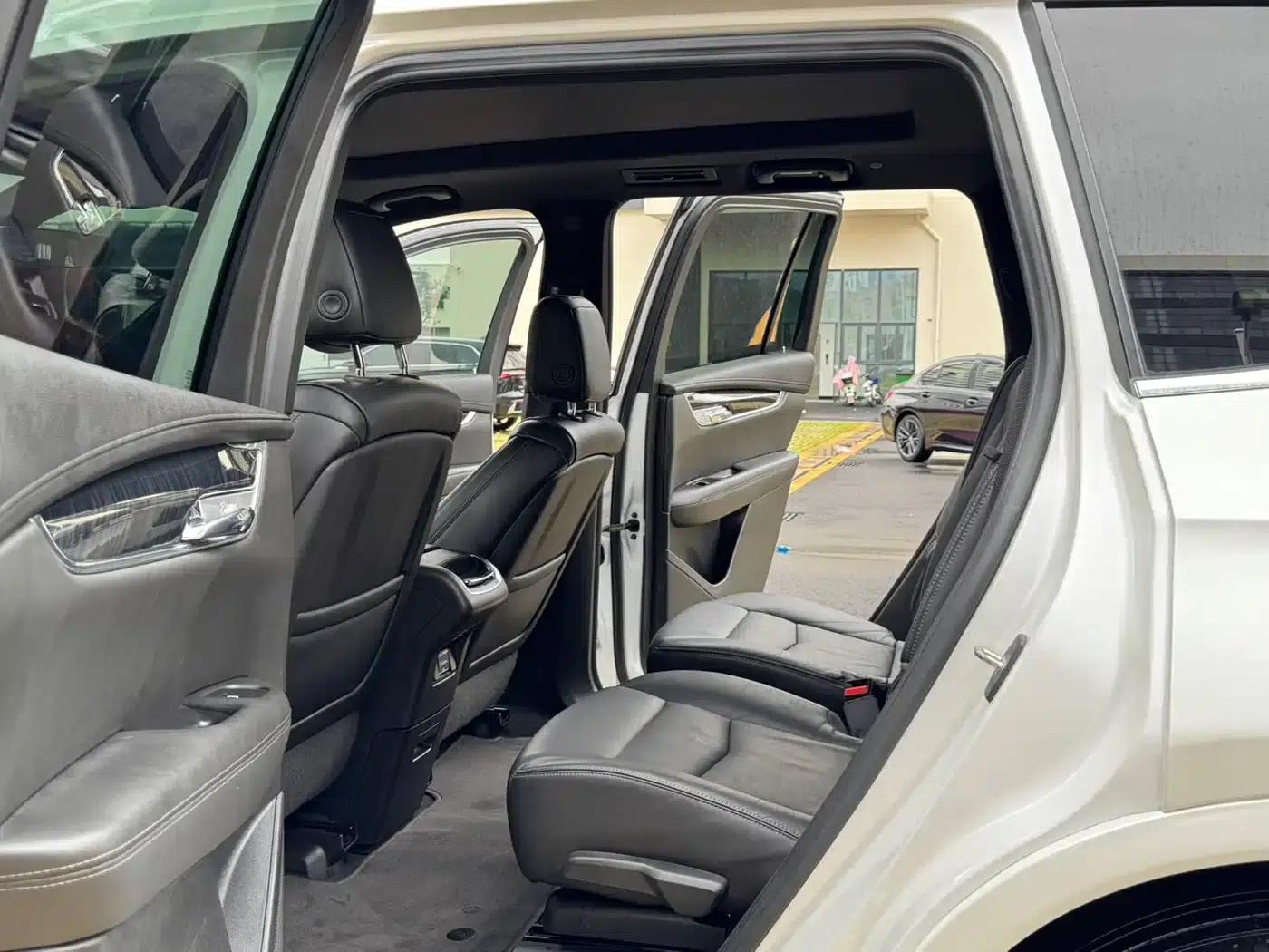 2020 Cadillac XT6 28T Six-Seat AWD Luxury — миниатюра 8