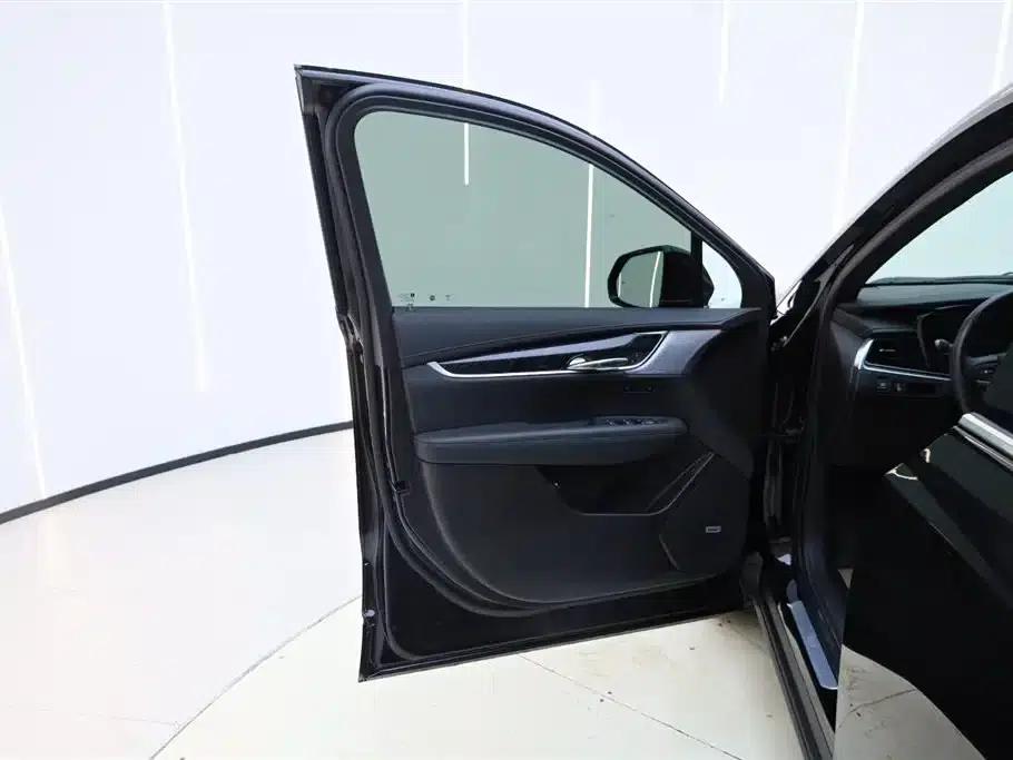 Cadillac XT6 2022 2.0T 7-seater AWD Luxury — миниатюра 27