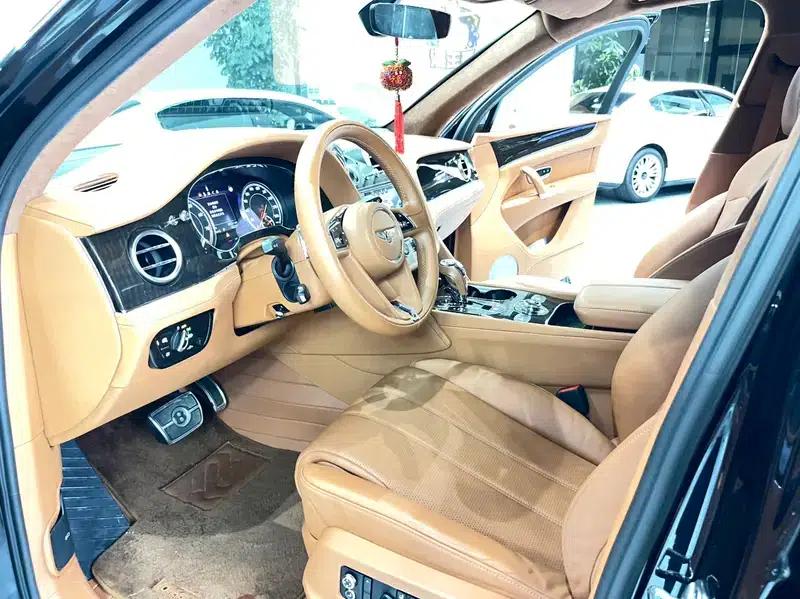 Bentayga 2019 4.0T Automatic Front-Wheel Drive 5-Seater Parallel Import — миниатюра 7
