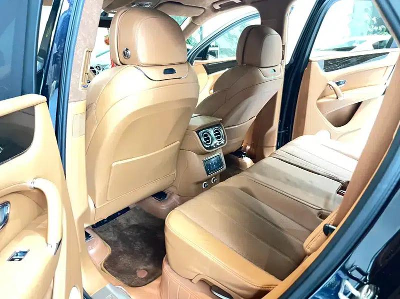 Bentayga 2019 4.0T Automatic Front-Wheel Drive 5-Seater Parallel Import — миниатюра 8