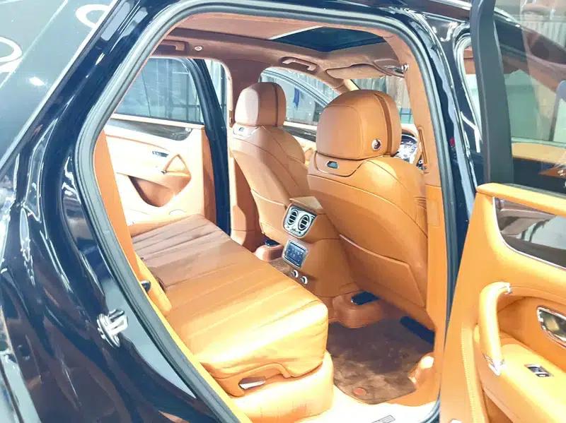 Bentayga 2019 4.0T Automatic Front-Wheel Drive 5-Seater Parallel Import — миниатюра 9