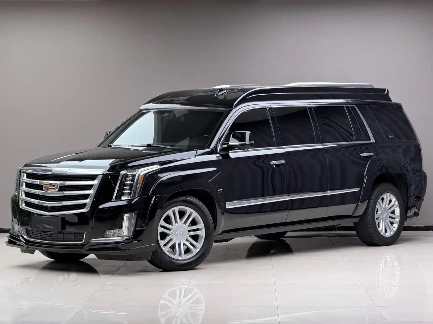 2017 Cadillac Escalade 6.2L ESV Platinum Edition Extended Wheelbase — миниатюра 1