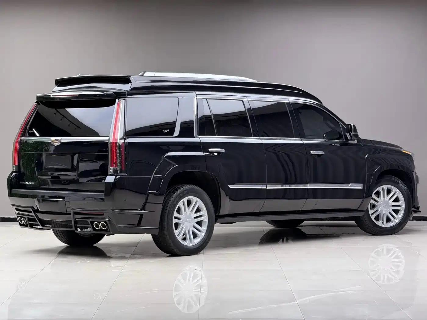 2017 Cadillac Escalade 6.2L ESV Platinum Edition Extended Wheelbase — миниатюра 2
