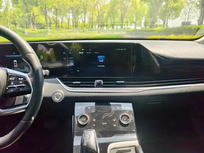 Bestune B70 2023 Third Generation 1.5T Automatic Enjoyment Edition 70th Anniversary Edition — миниатюра 14