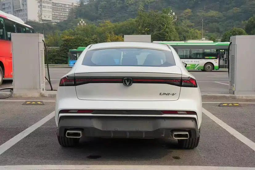 CHANGAN UNI-V 2024 1.5T Luxury Edition — миниатюра 6