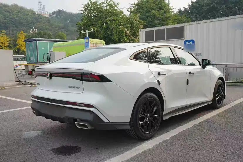 CHANGAN UNI-V 2024 1.5T Luxury Edition — миниатюра 7