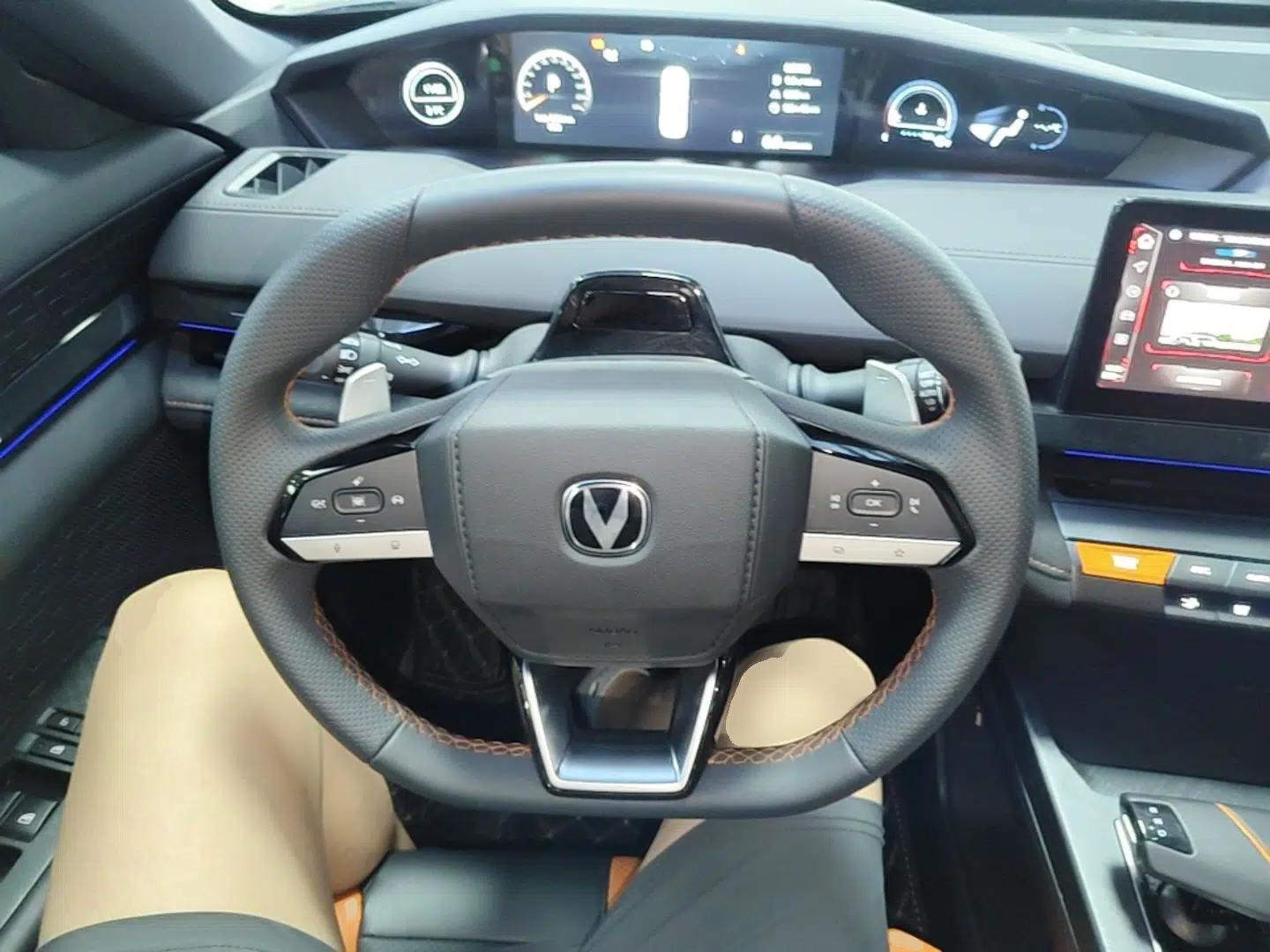 CHANGAN UNI-V 2024 1.5T Prestige Sport Edition — миниатюра 13