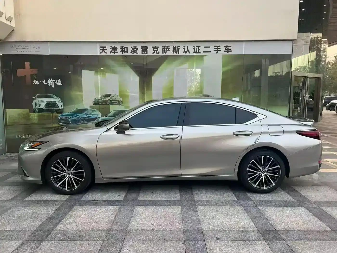 Lexus ES 2022 300h Premium Edition — миниатюра 3