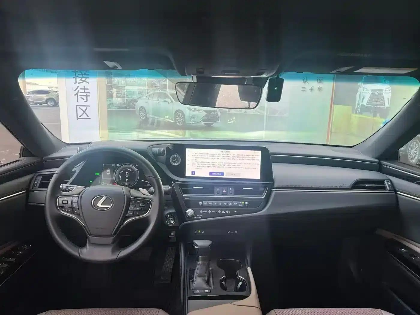 Lexus ES 2022 300h Premium Edition — миниатюра 8