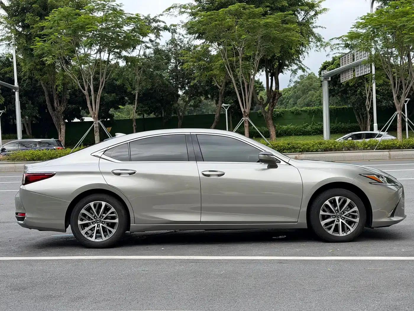 Lexus ES 2021 Model 200 Premium Edition — миниатюра 4