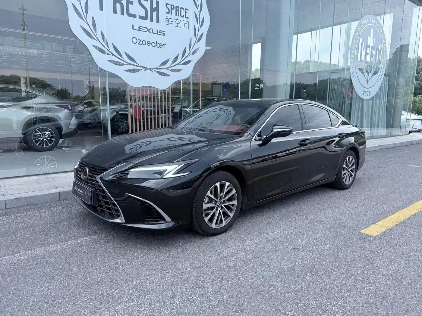Lexus ES 2025 300h Premium Edition — миниатюра 1