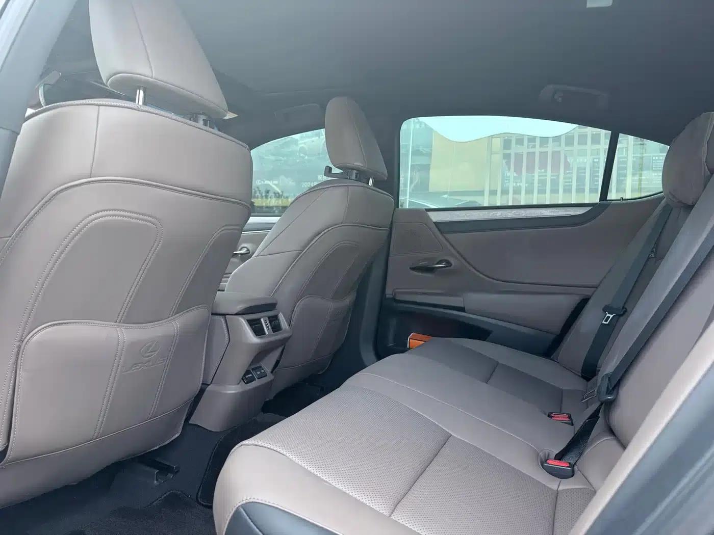 Lexus ES 2025 300h Premium Edition — миниатюра 5