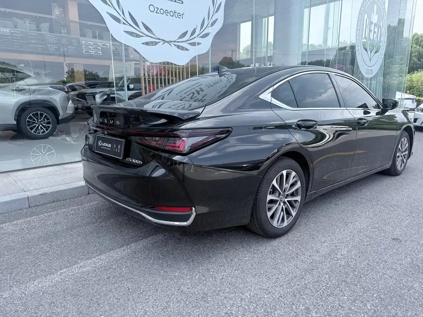 Lexus ES 2025 300h Premium Edition — миниатюра 10