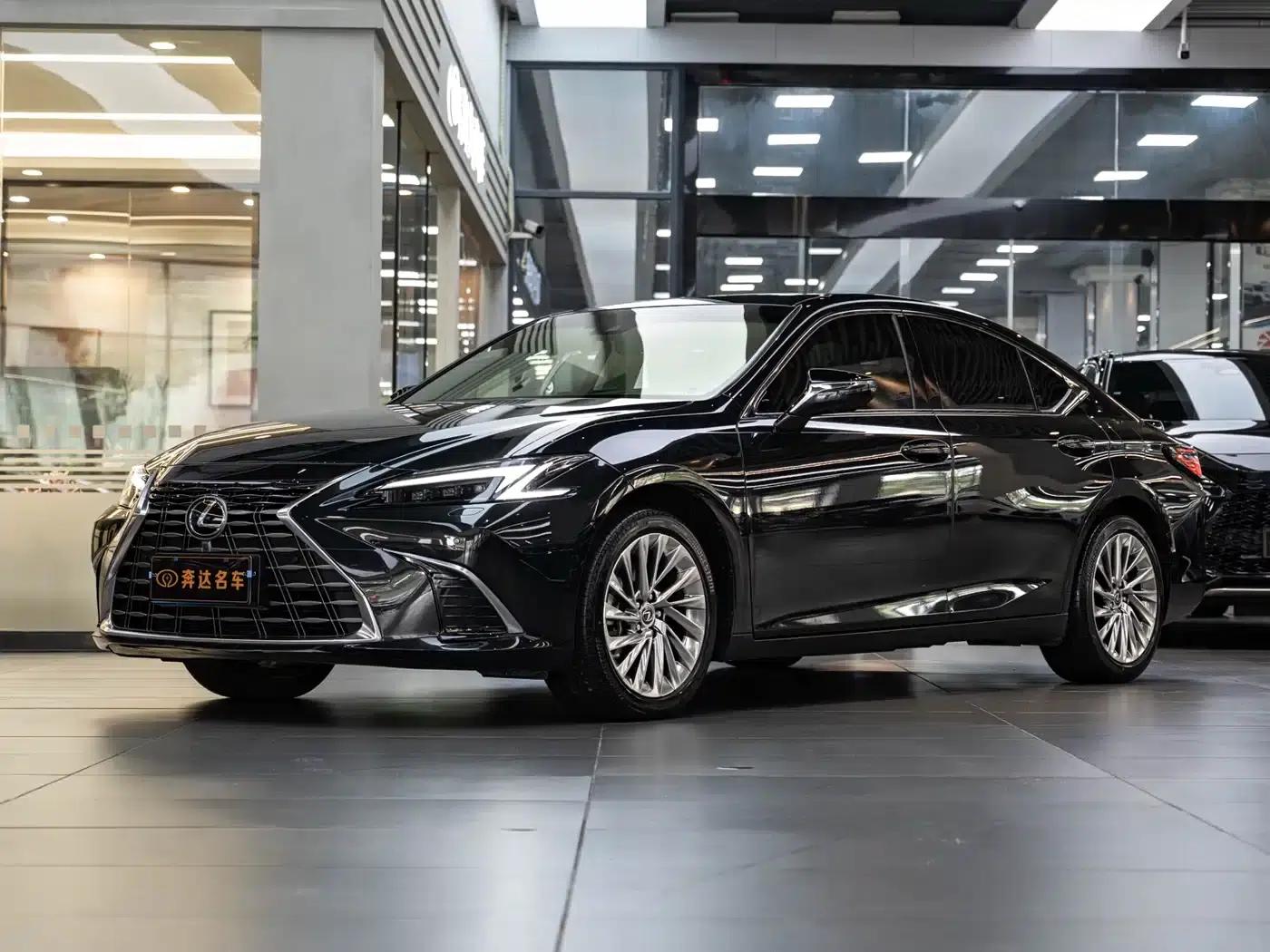 Lexus ES 2025 300h Executive Edition — миниатюра 1