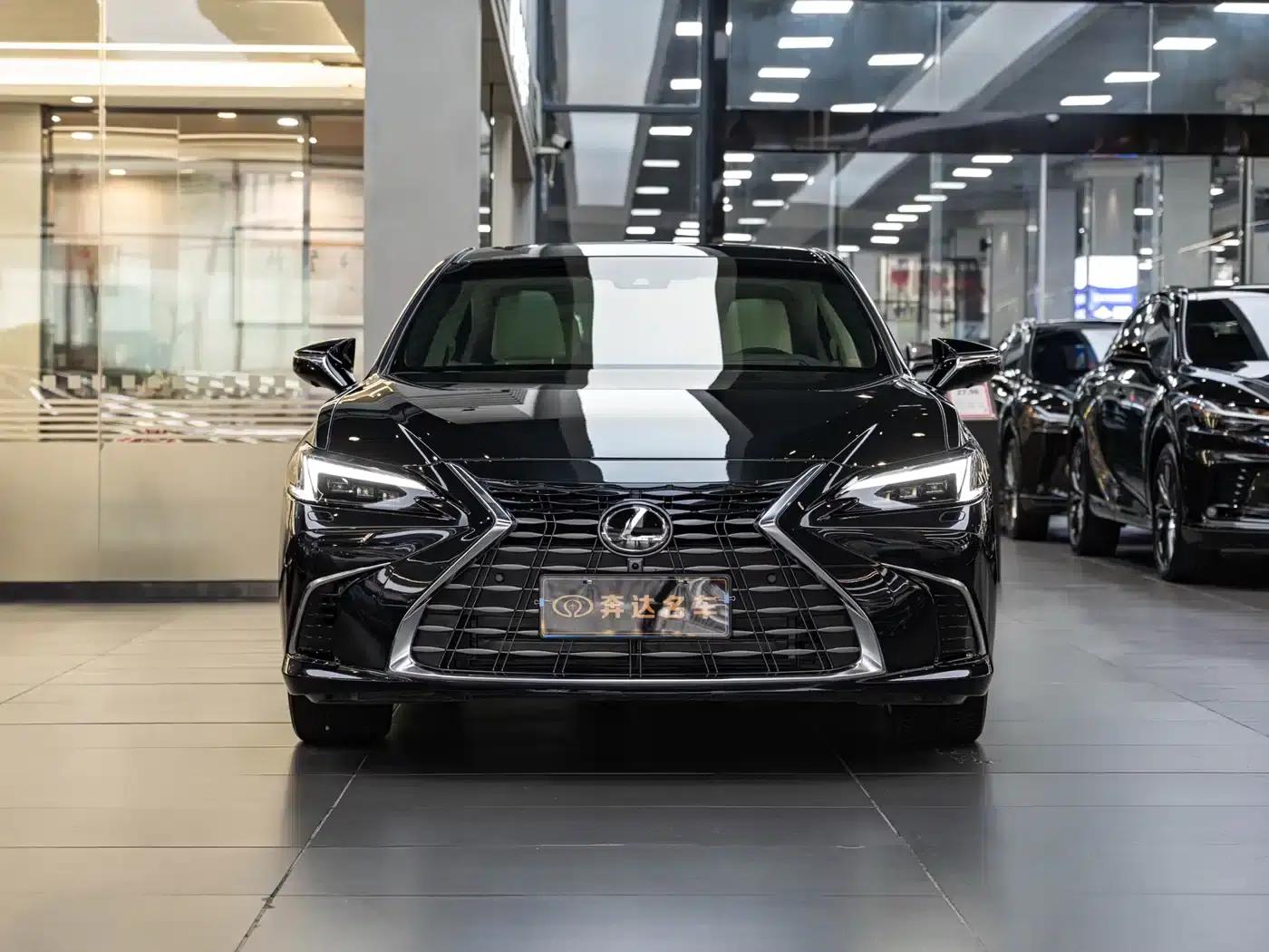 Lexus ES 2025 300h Executive Edition — миниатюра 2