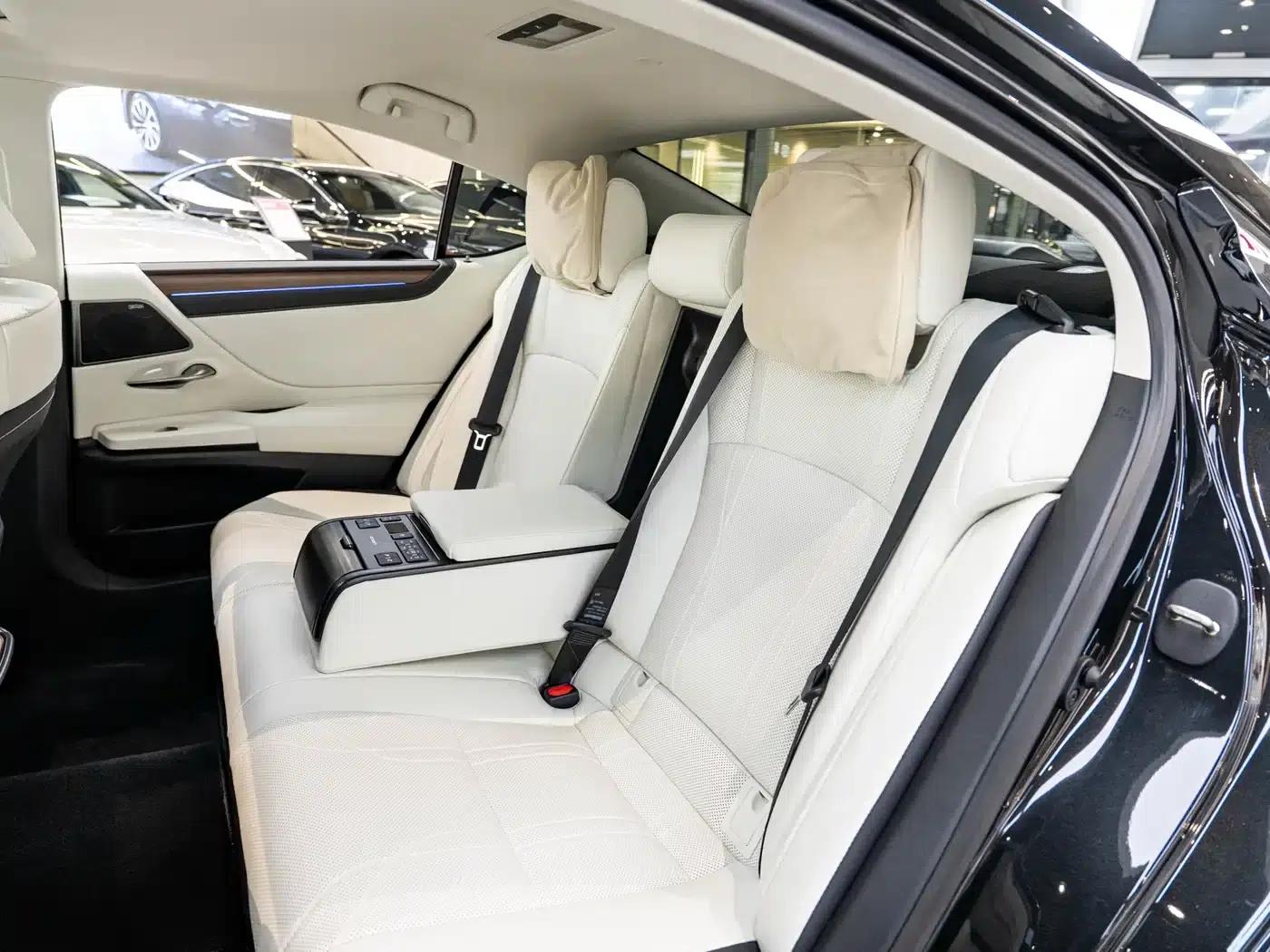 Lexus ES 2025 300h Executive Edition — миниатюра 12