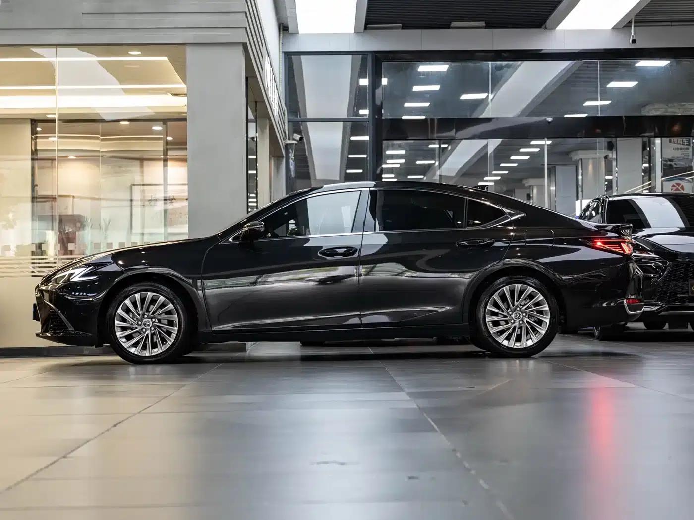 Lexus ES 2025 300h Executive Edition — миниатюра 4